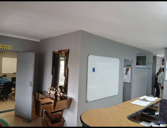 800M² BUILDING FOR SALE IN SPARKS ESTATE